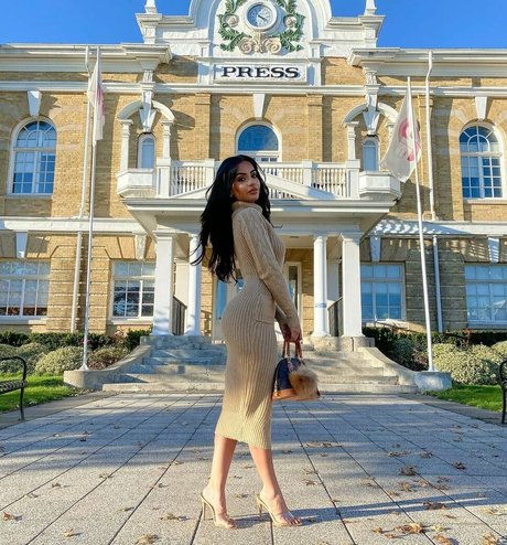 Aneeqa Farid star naked galleries