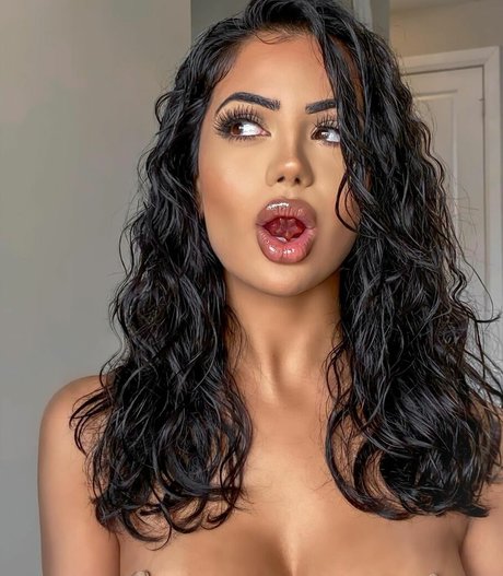 Aneeqa Farid top actress img