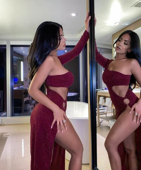 Aneeqa Farid sex actress picture