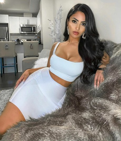 Aneeqa Farid hd pornstar pic