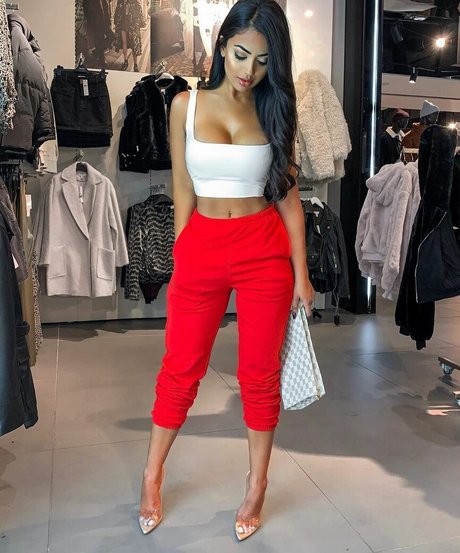 Aneeqa Farid free star image