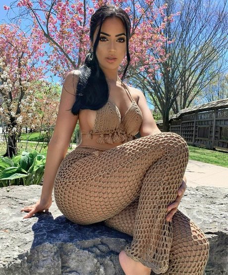 Aneeqa Farid star hd pic