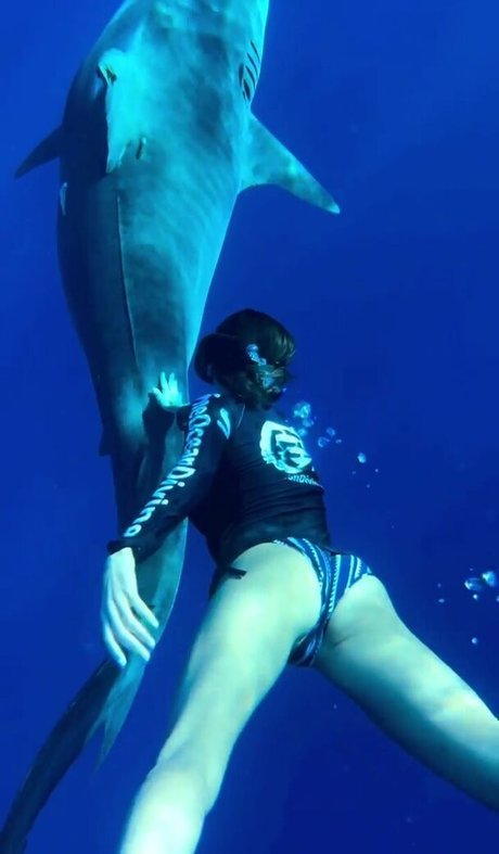 Nina Dobrev Profile pic