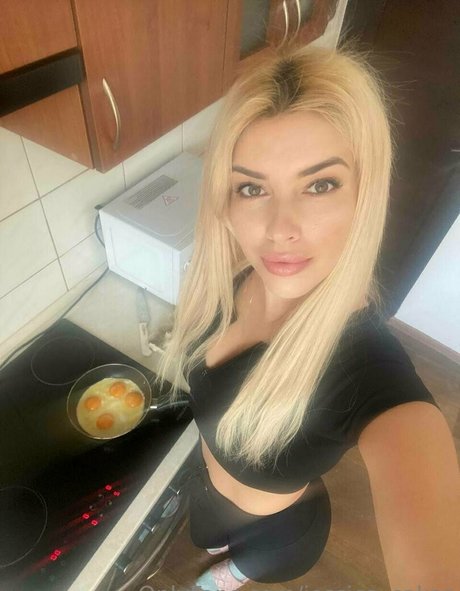 jessica cakes model pretty photos