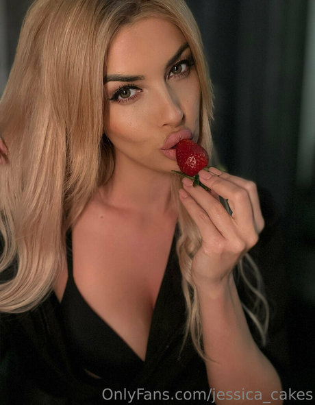jessica cakes exclusive model images