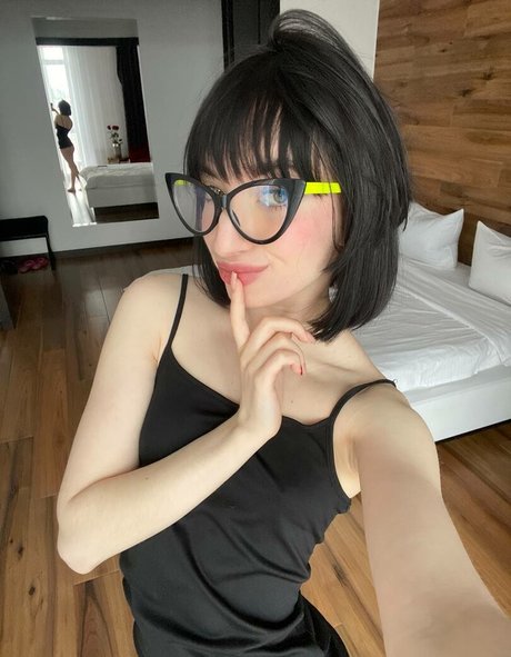 sandrateilorr nude actress pics