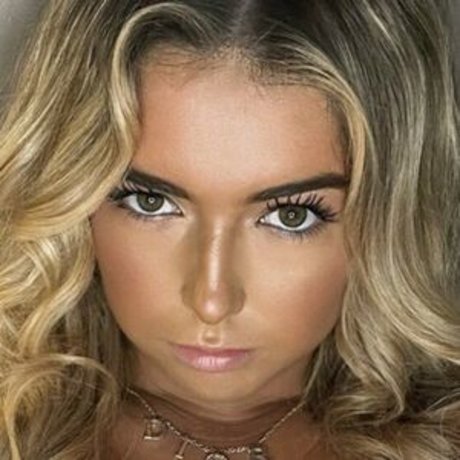 cora2002 nudes star img