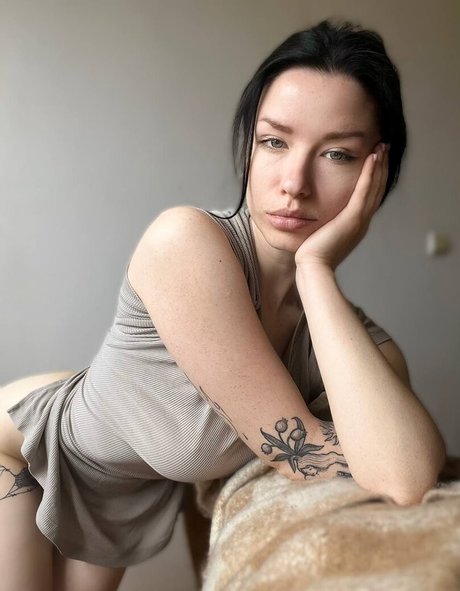 innervus model adult photo