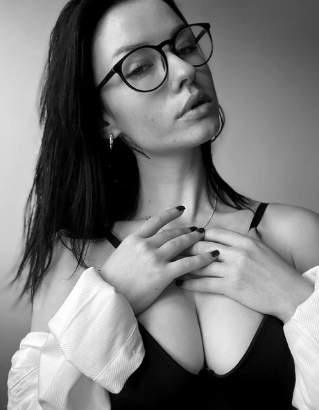 innervus naked actress gallery