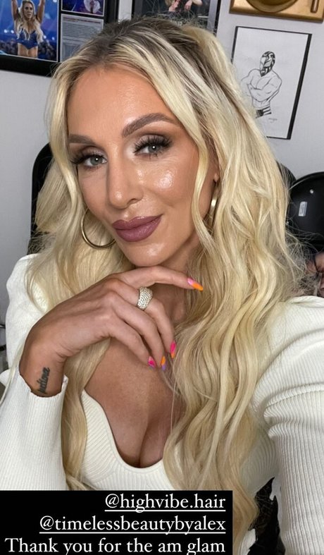 Charlotte Flair star erotic picture