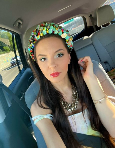 milanariccifree model beautiful picture