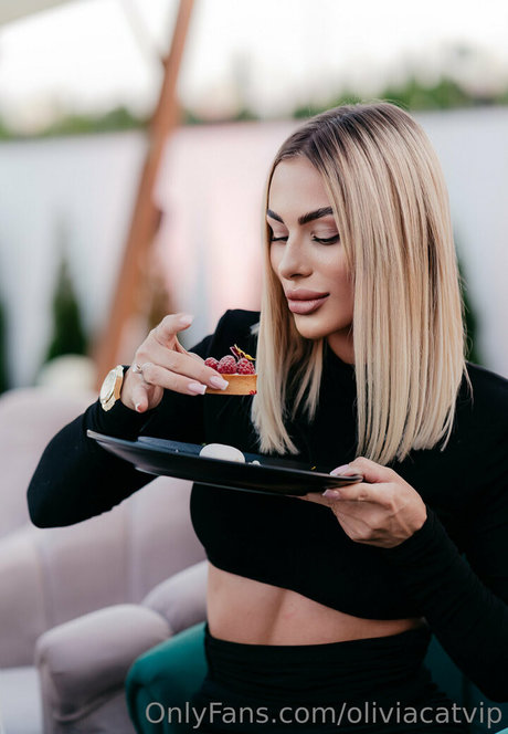 Oliviacatvip erotic actress img