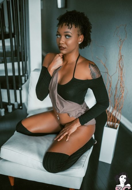 Naomi SG naked pornstar gallery