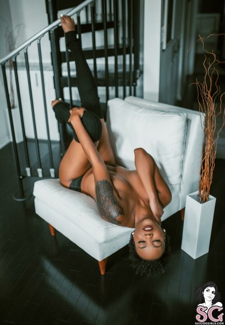 Naomi SG model pornographic images