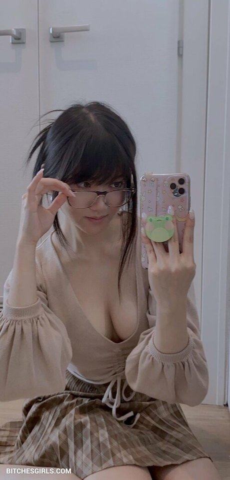 AriaSaki model sexy photos