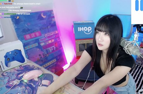 AriaSaki xxx model photo