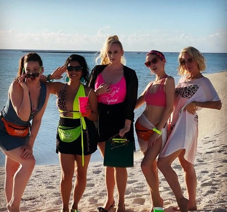 Anna Kendrick erotic actress img