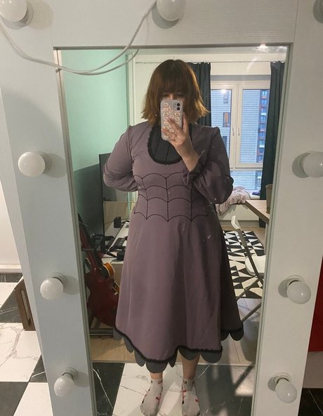 mintosylveon nudes model galleries