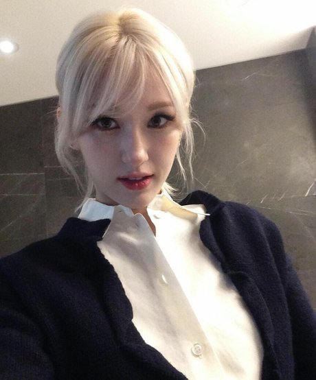 Jeon Somi star photo