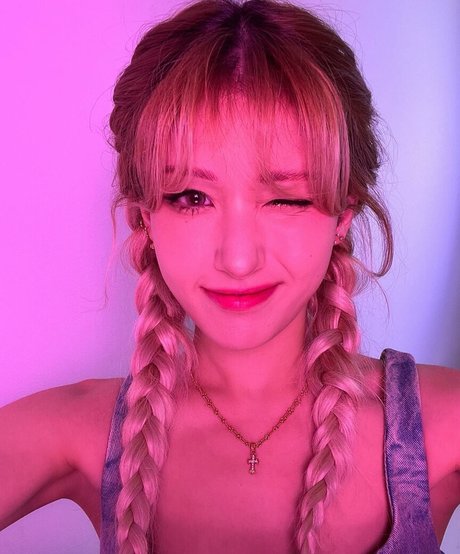 Jeon Somi exclusive star galleries