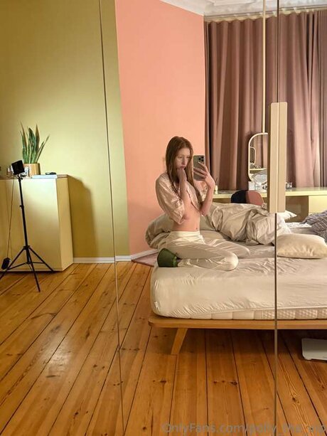 Polly The Vip hd model pics