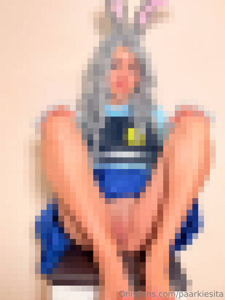 Paarkiesita star erotic pics