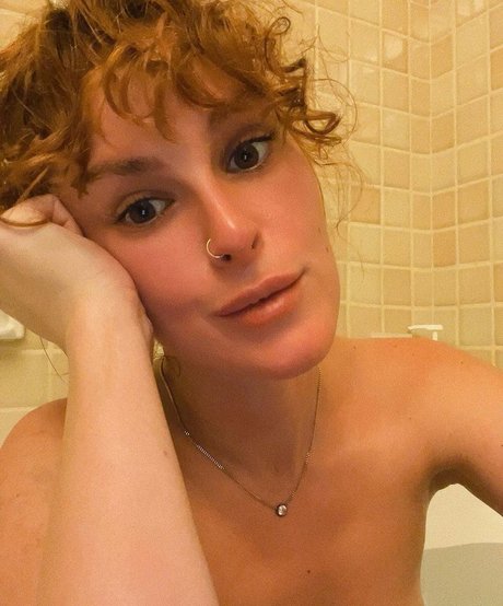 Rumer Willis art star archive