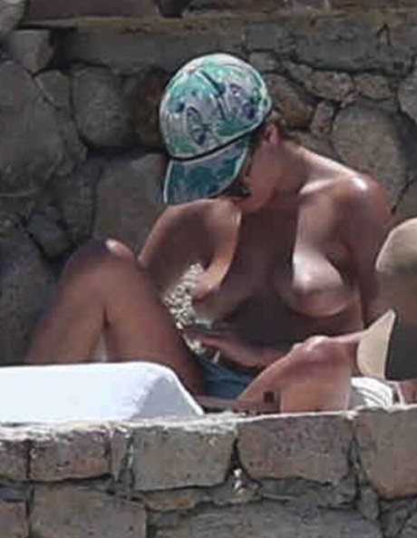 Rumer Willis model sexy image