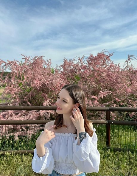 ho11y girl top actress archive