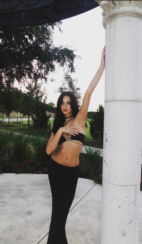 Mishka Chantal Silva hot star pic