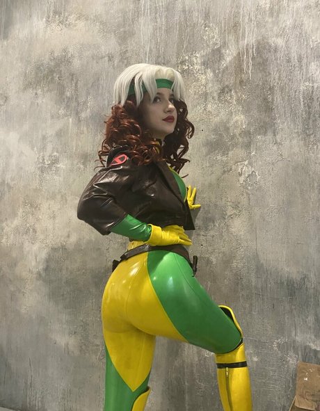 Ulichan model naked picture