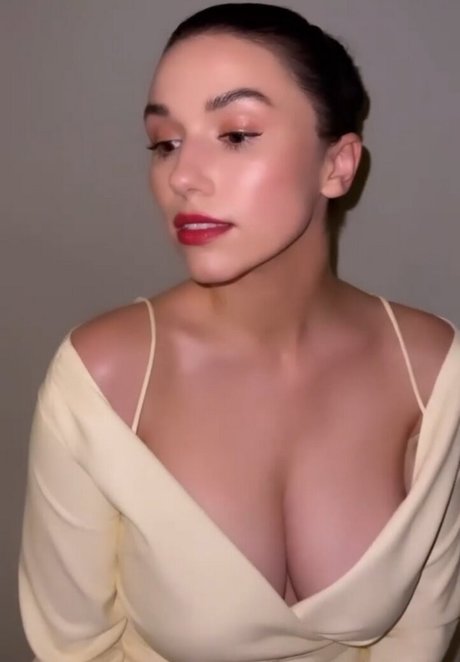 Grace Caroline Currey model beautiful gallery