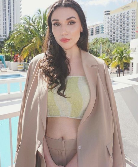 Grace Caroline Currey naked actress archive