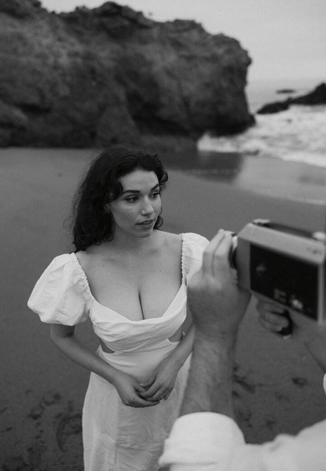 Grace Caroline Currey model sexy img