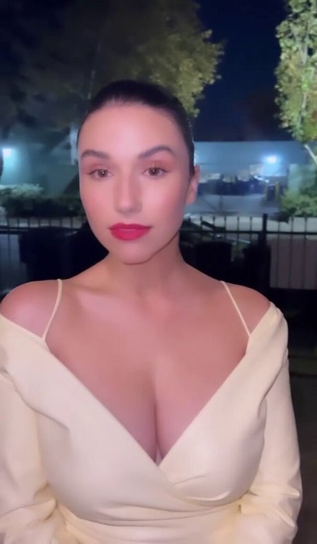 Grace Caroline Currey perfect model gallery