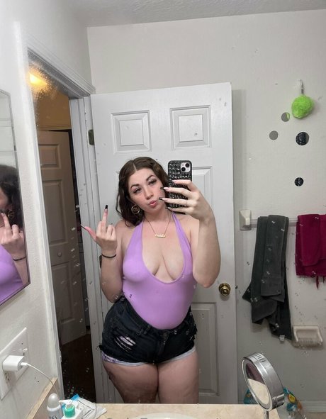 trapqueenary model exclusive photo