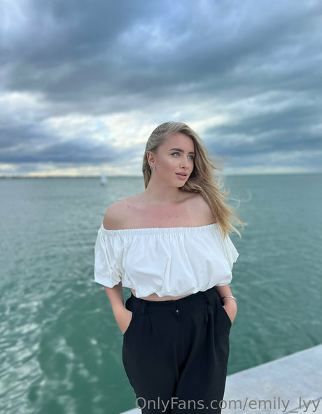 emily lyy nudes actress galleries