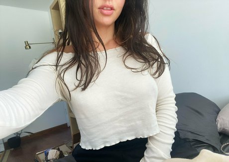 kikiiefree model top img