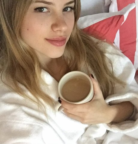 Halston Sage model best images