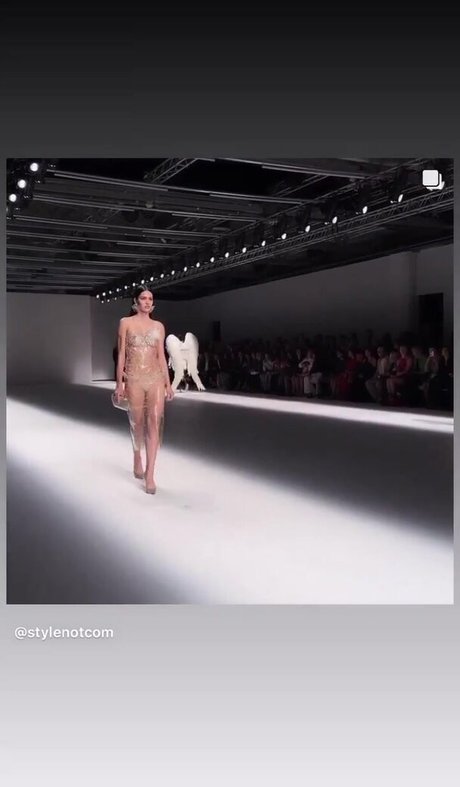 Amelia Gray Hamlin star erotic images