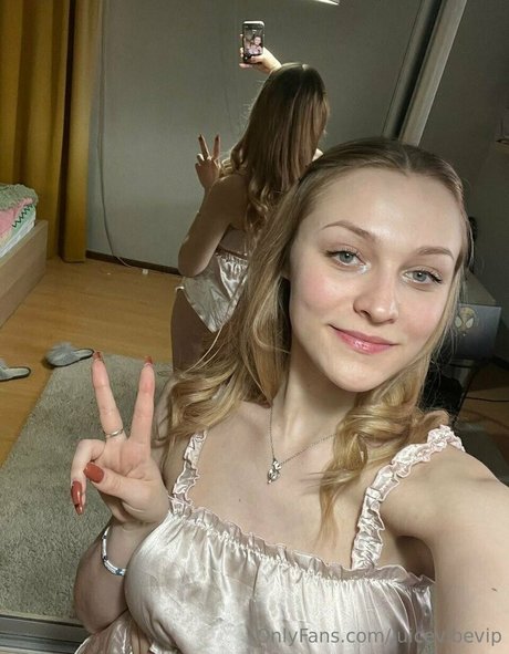 juicevibevip pretty pornstar photo