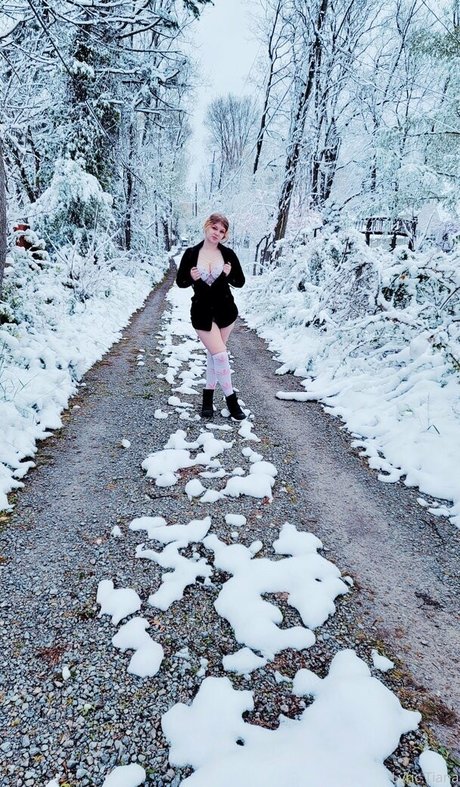 lyrictiana beautiful actress pic