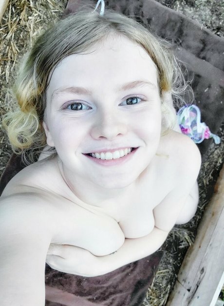 lyrictiana hd actress photo