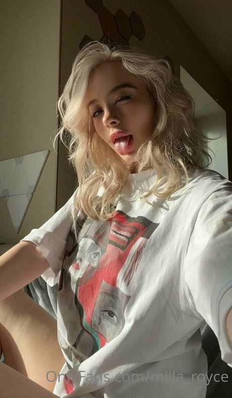 milla snake model naked pics