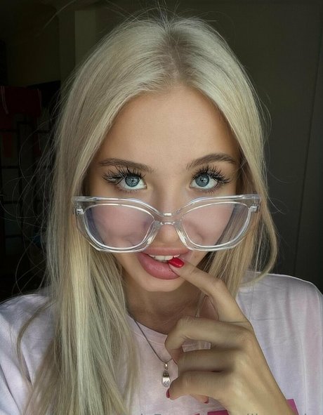 milla snake pornstar exclusive images