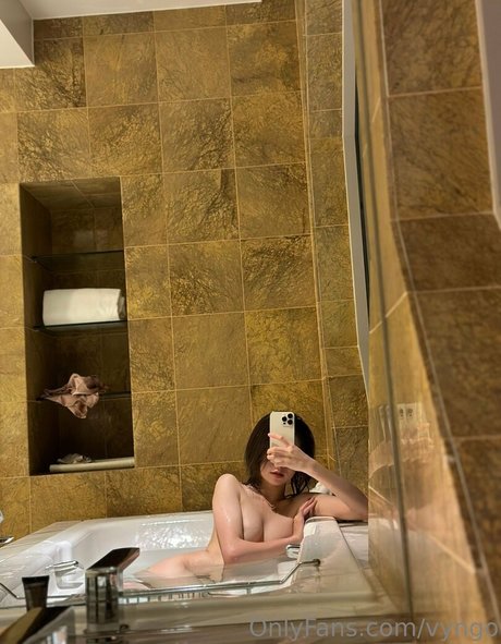 vyngo nude pornstar img