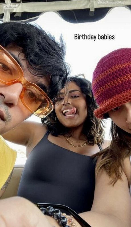 Yamini Nambimadom perfect star photo