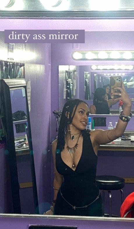 Aaliyeezy art model pictures