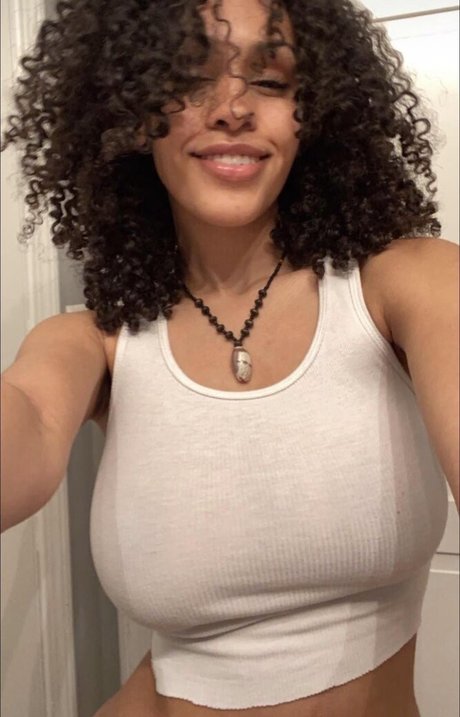 Aaliyeezy free star pictures