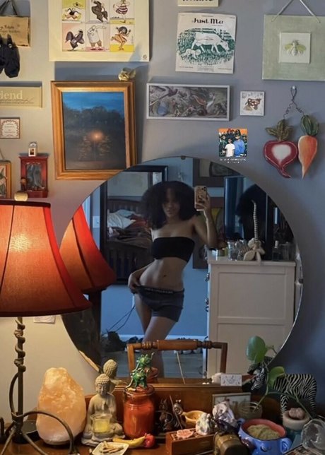 Aaliyeezy naked model pictures